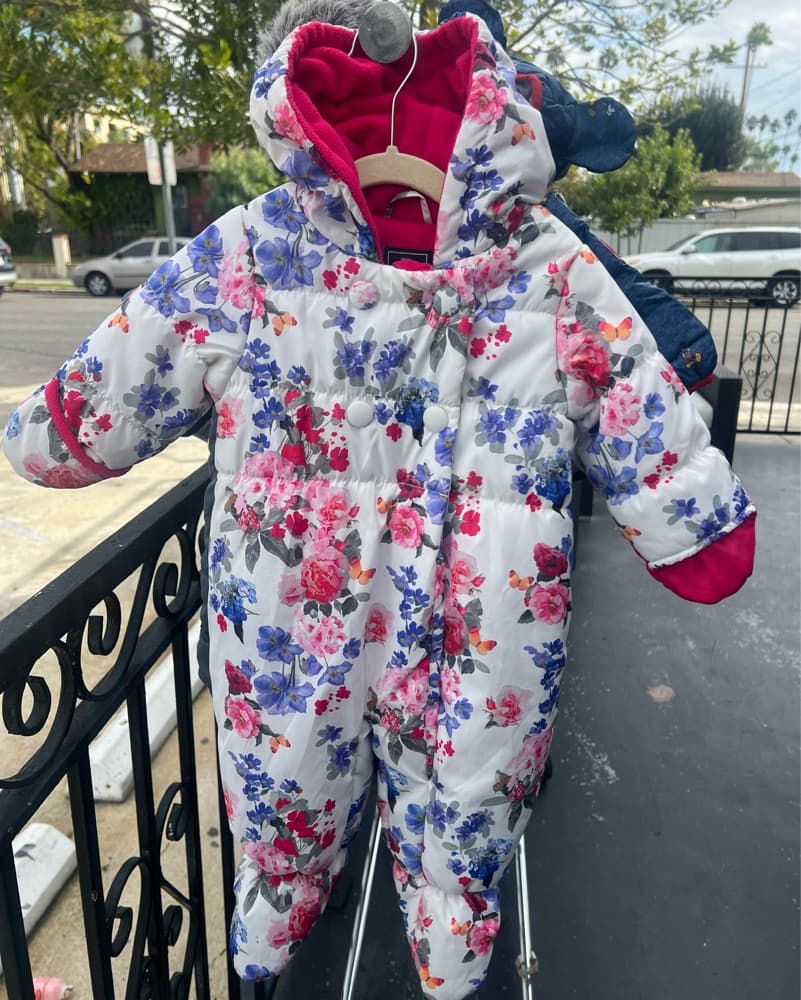 R1881 Snowsuit - Size 6-9m - Image 1