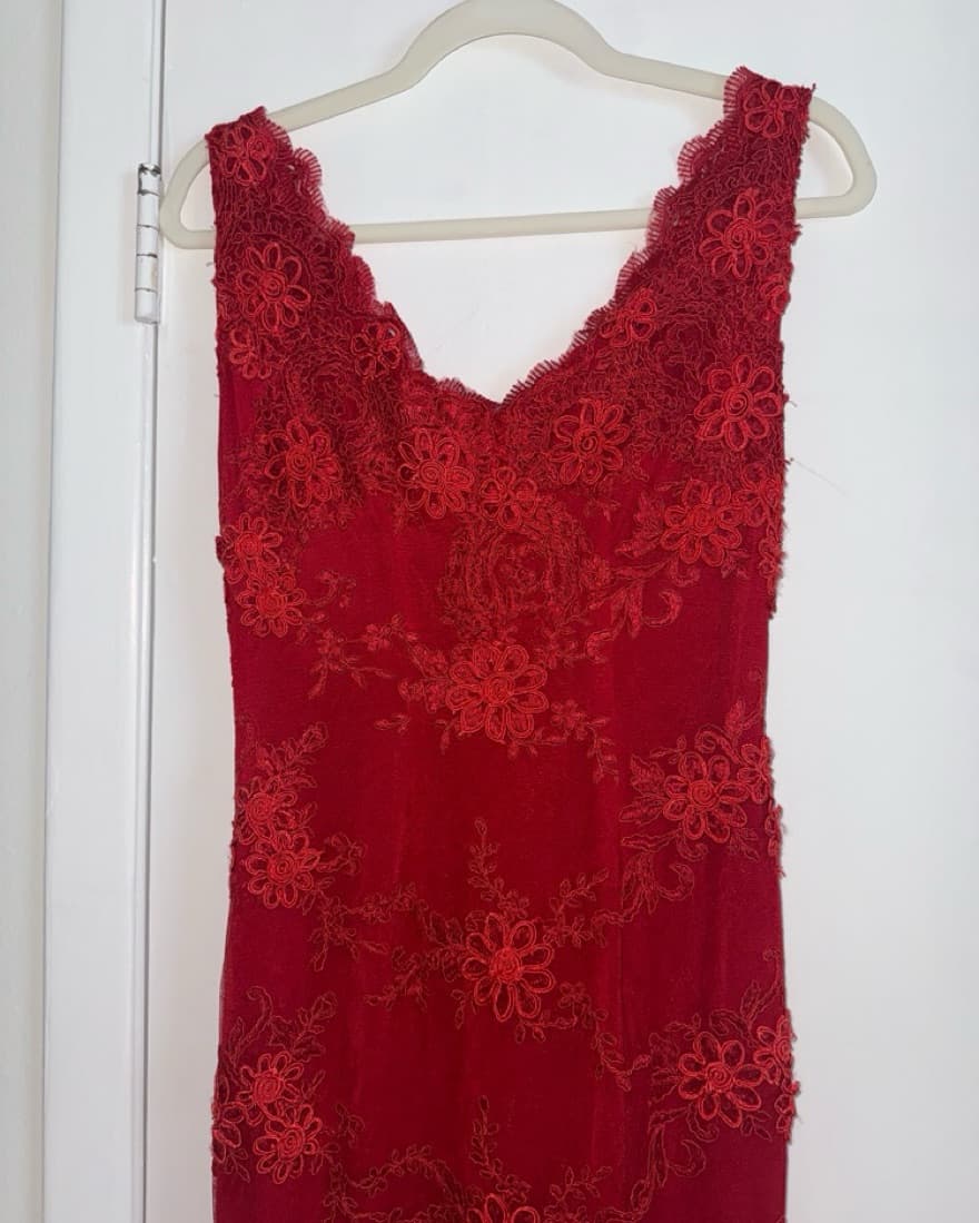 Elegant Red Lace Gown - Image 3