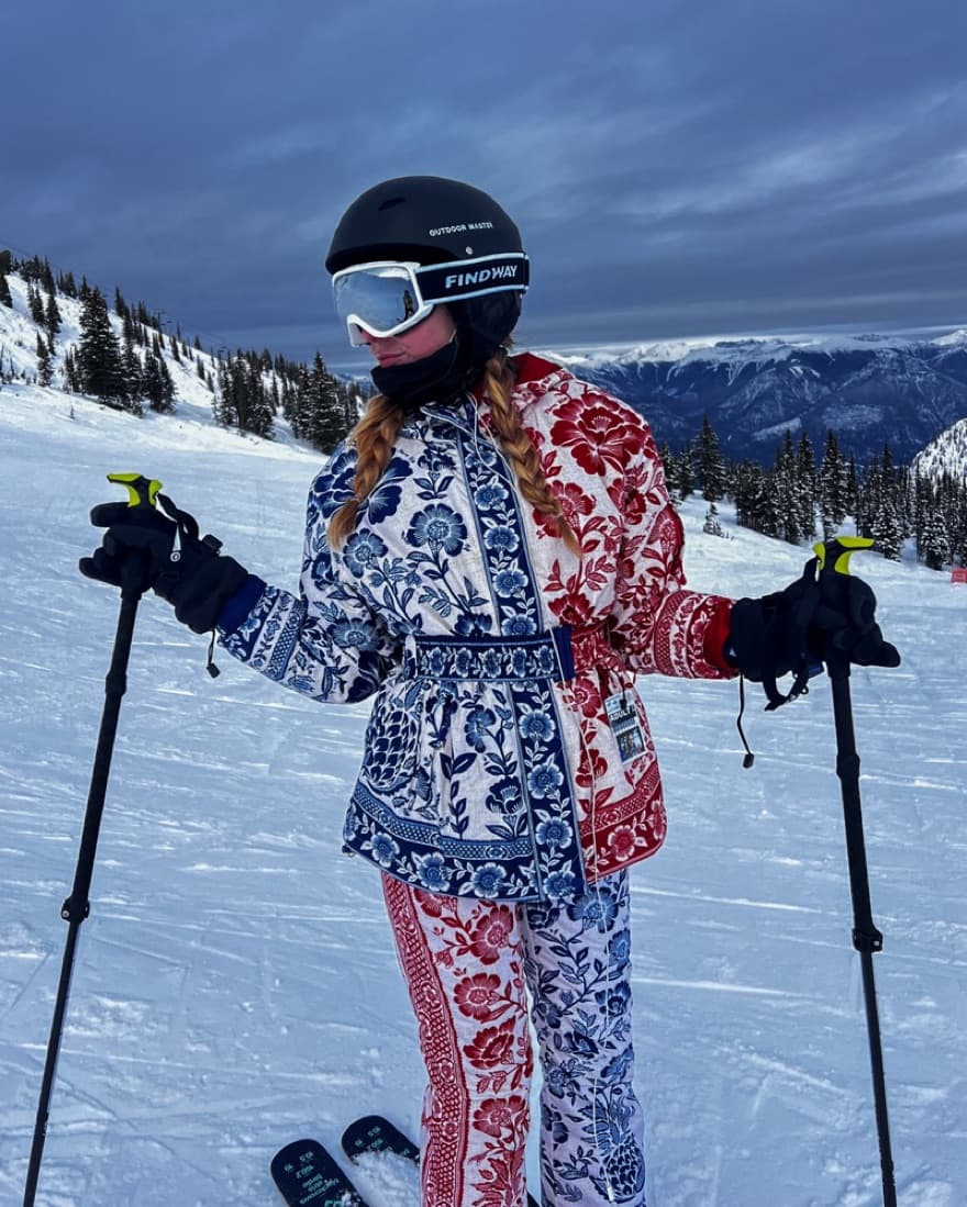 Ski Helmut, Goggles & Gloves - Image 2