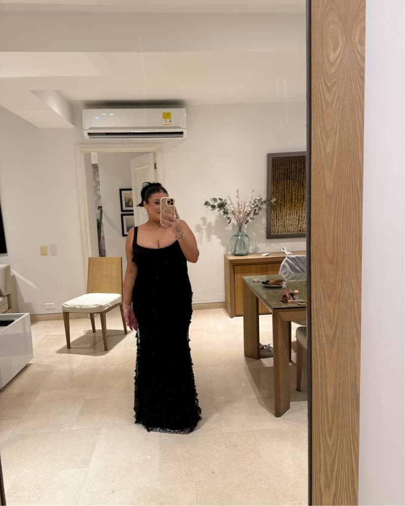 Elegant Sequined Black Gown - Image 4
