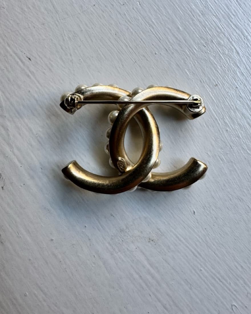 Chanel Brooch Silver And Pearls  - Image 2