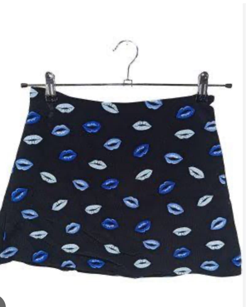 Mini Skirt Kiss Pattern - Image 1