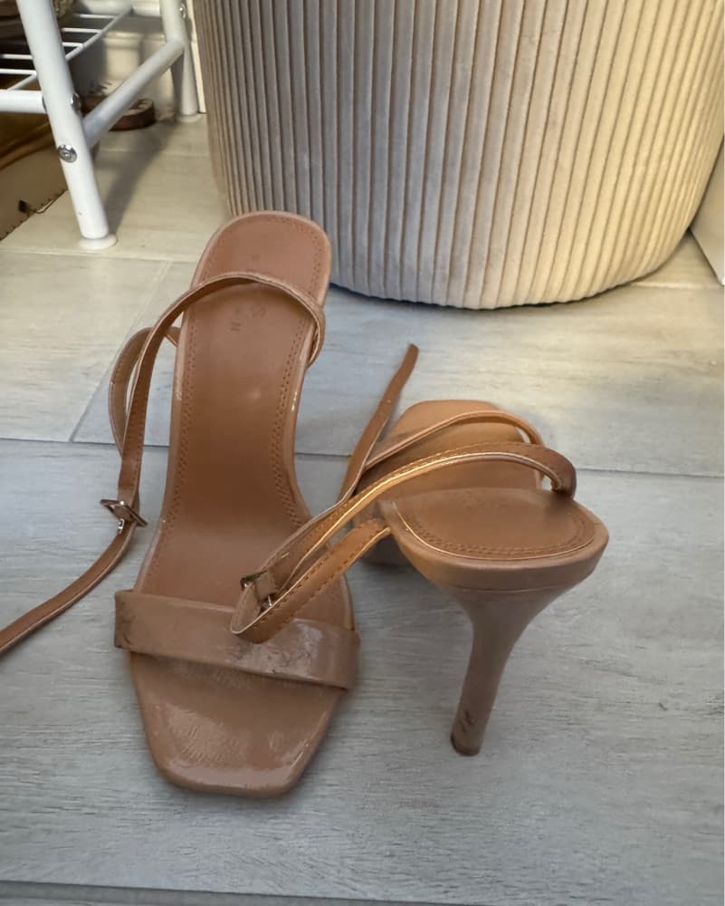 Chic Tan Strappy Sandals - Image 2