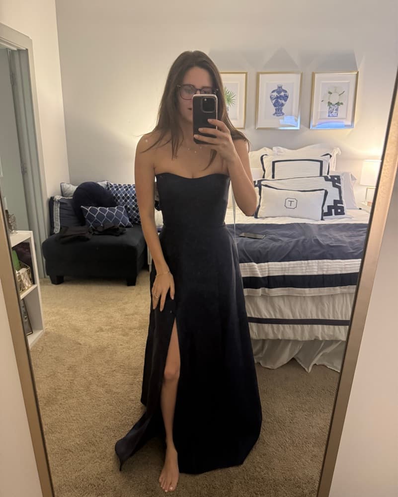 Elegant Navy Blue Gown - Image 4