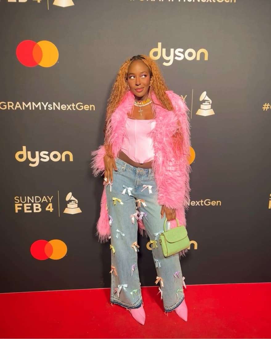 Denim Jeans With Pastel Bows - Image 3