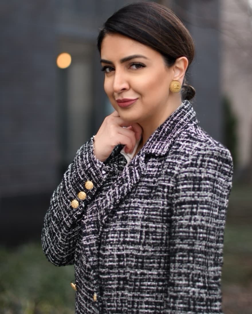 Sleek and Sophisticated Tweed Jacket - Image 2