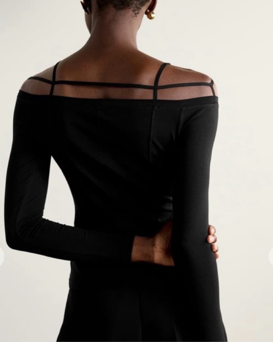 Sleek Black Jacquemus Top - Image 3