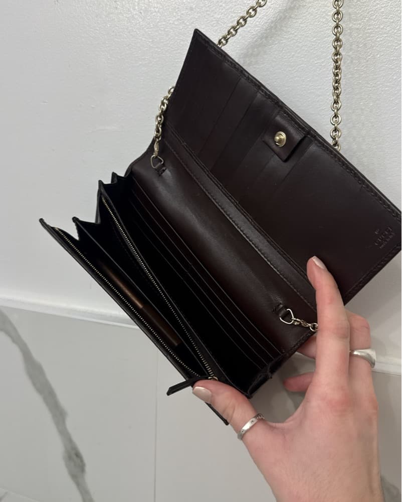Stylish Gucci Leather Flap Wallet - Image 2