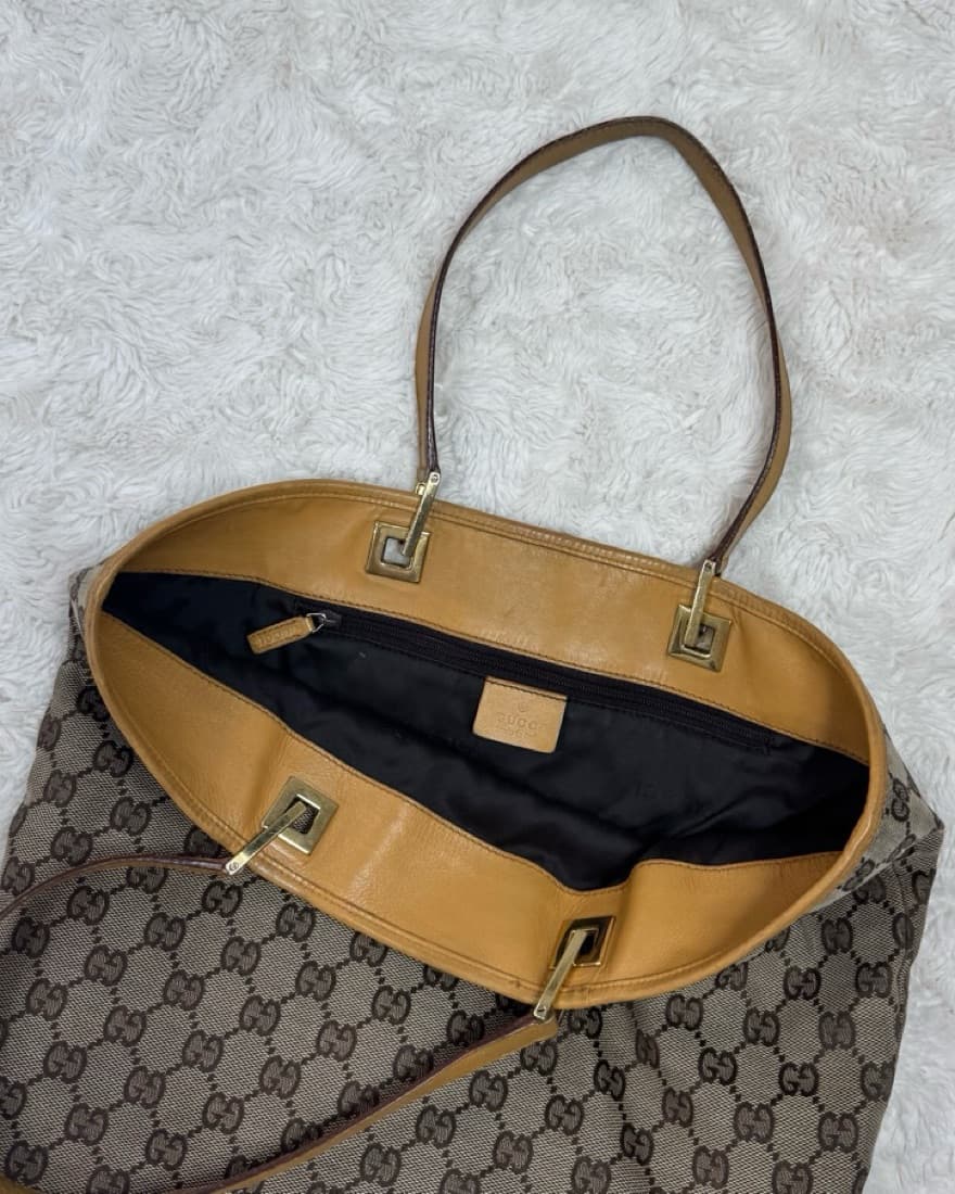 Vintage Gucci Shoulder Bag  - Image 4