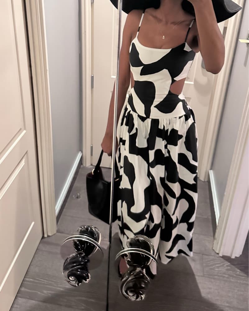 Monochrome Dress With Cutout Sides  - Image 4