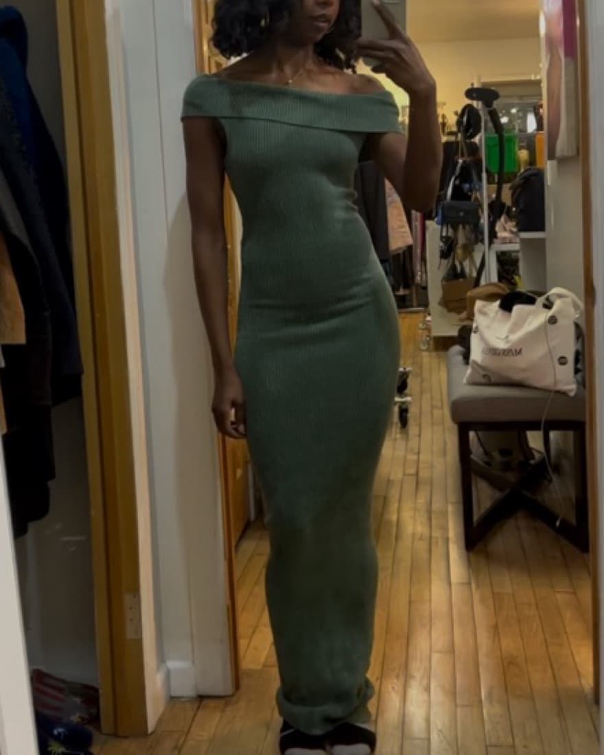 Elegant Off-the-Shoulder Maxi Dress - Image 2