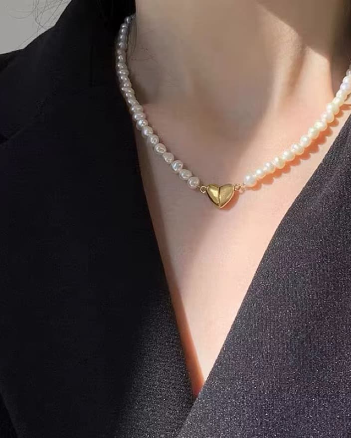 Elegant Pearl Necklace with Heart Pendant - Image 2