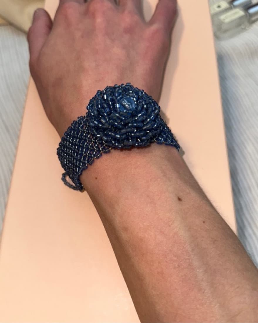 Blue rose beaded bracelet - Image 2