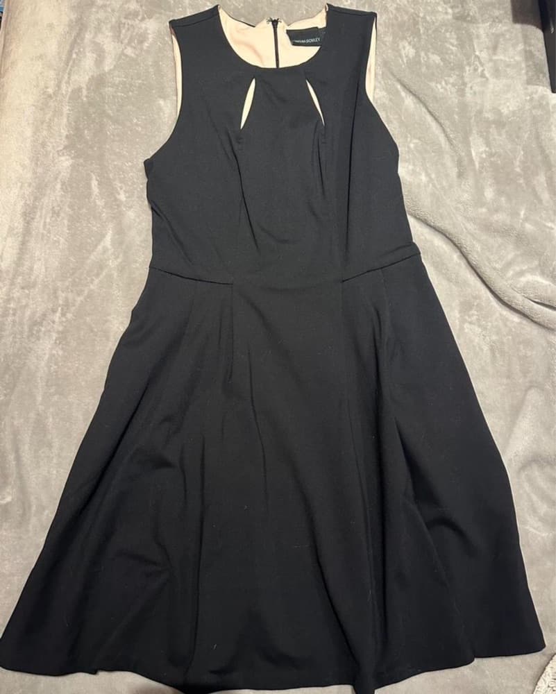 Elegant Black Flare Dress - Image 2