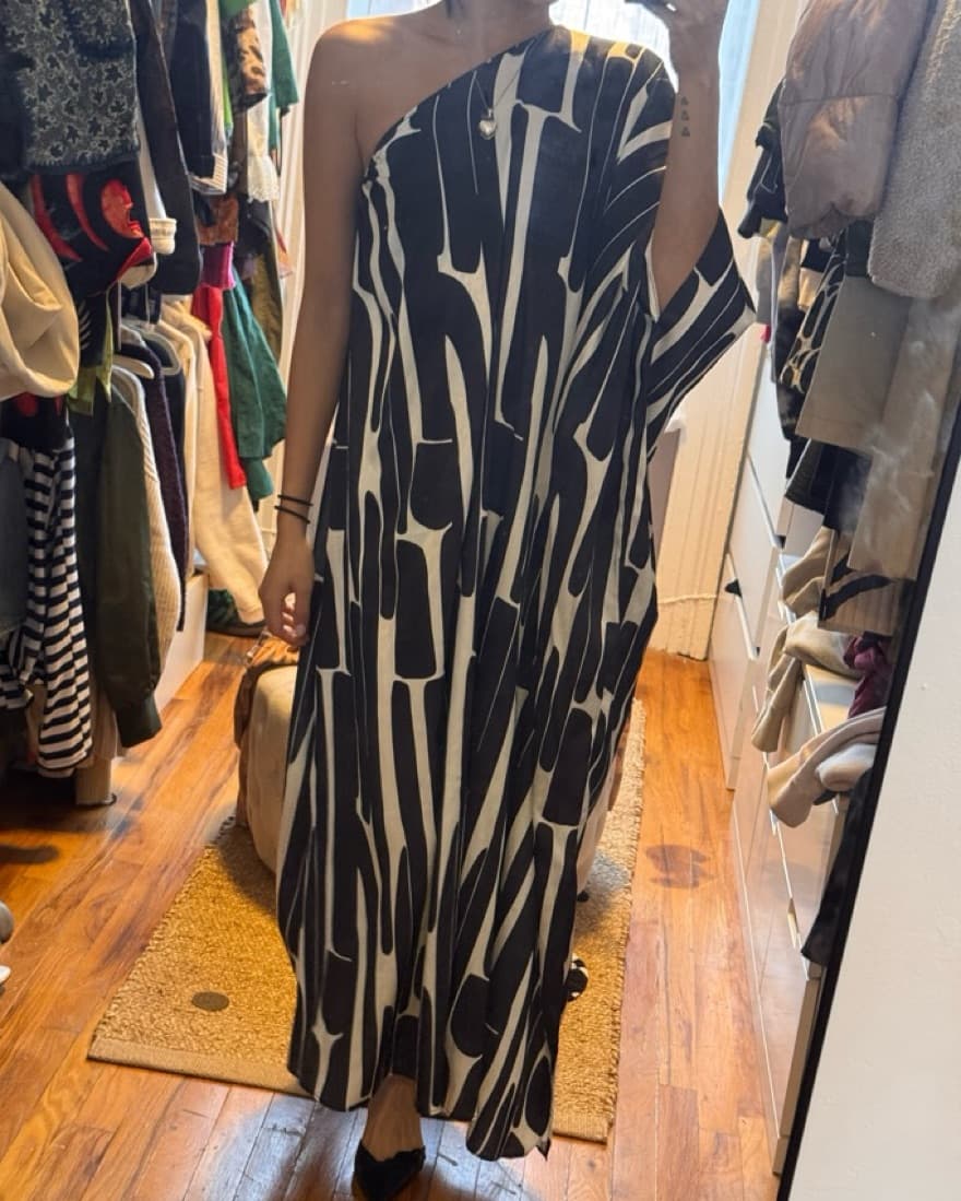 Black And White One Shoulder Drape Dress - Image 1