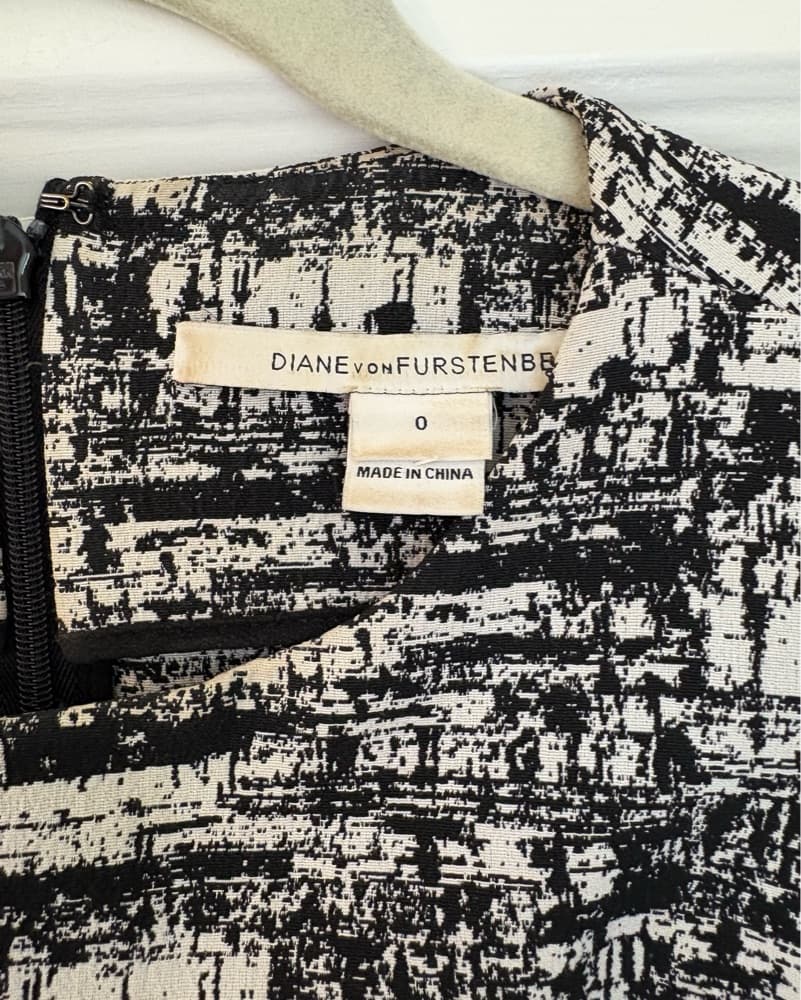 Diane von Furstenberg Monochrome Printed Dress - Image 3