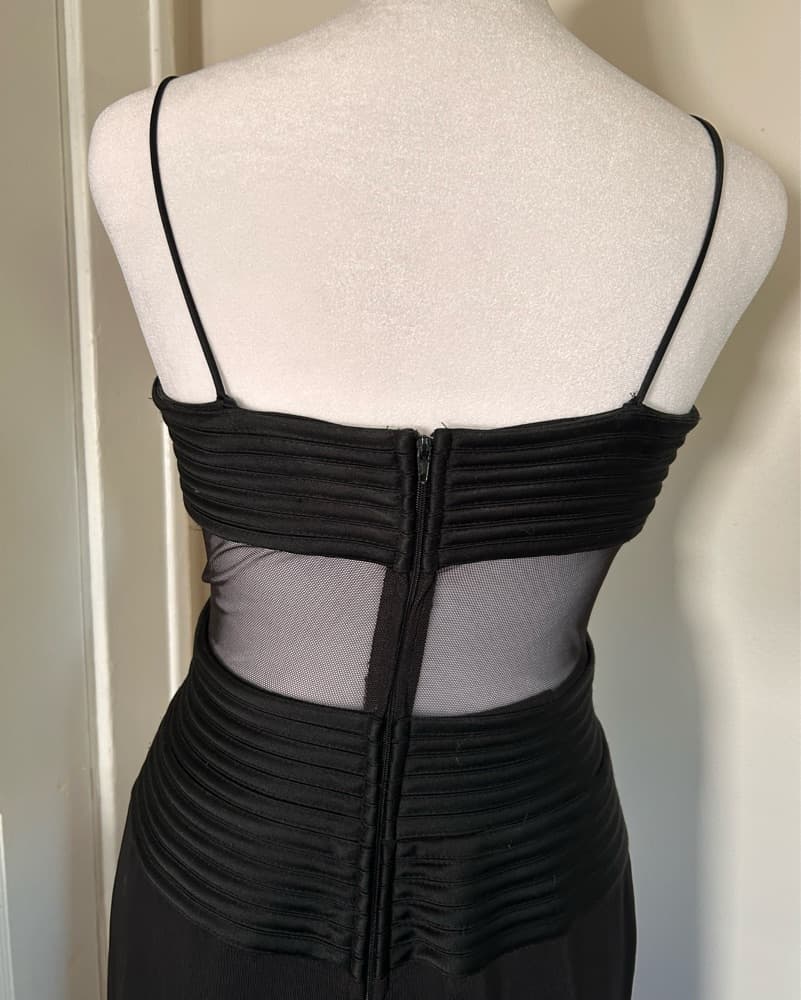 Elegant Black Gown - Image 5