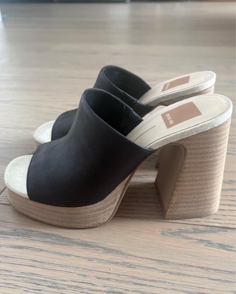 Chic Black Leather Mule Sandals - Image 2