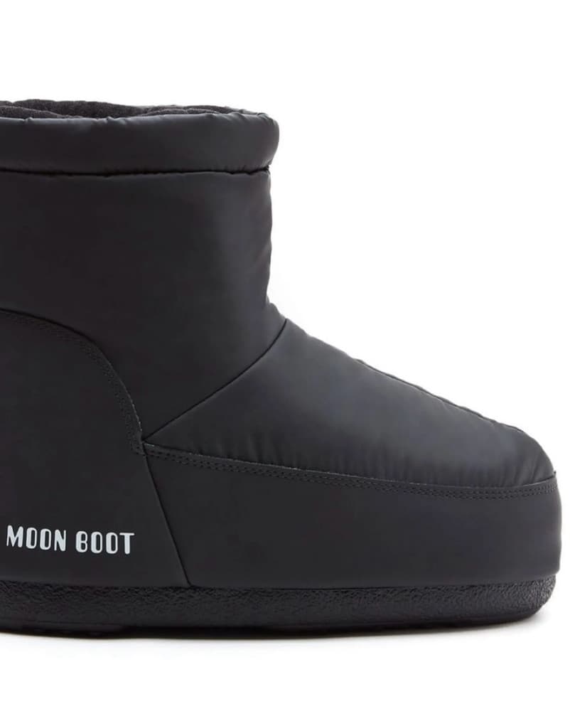 No Lace Minimalistic Moon Boots - Image 1