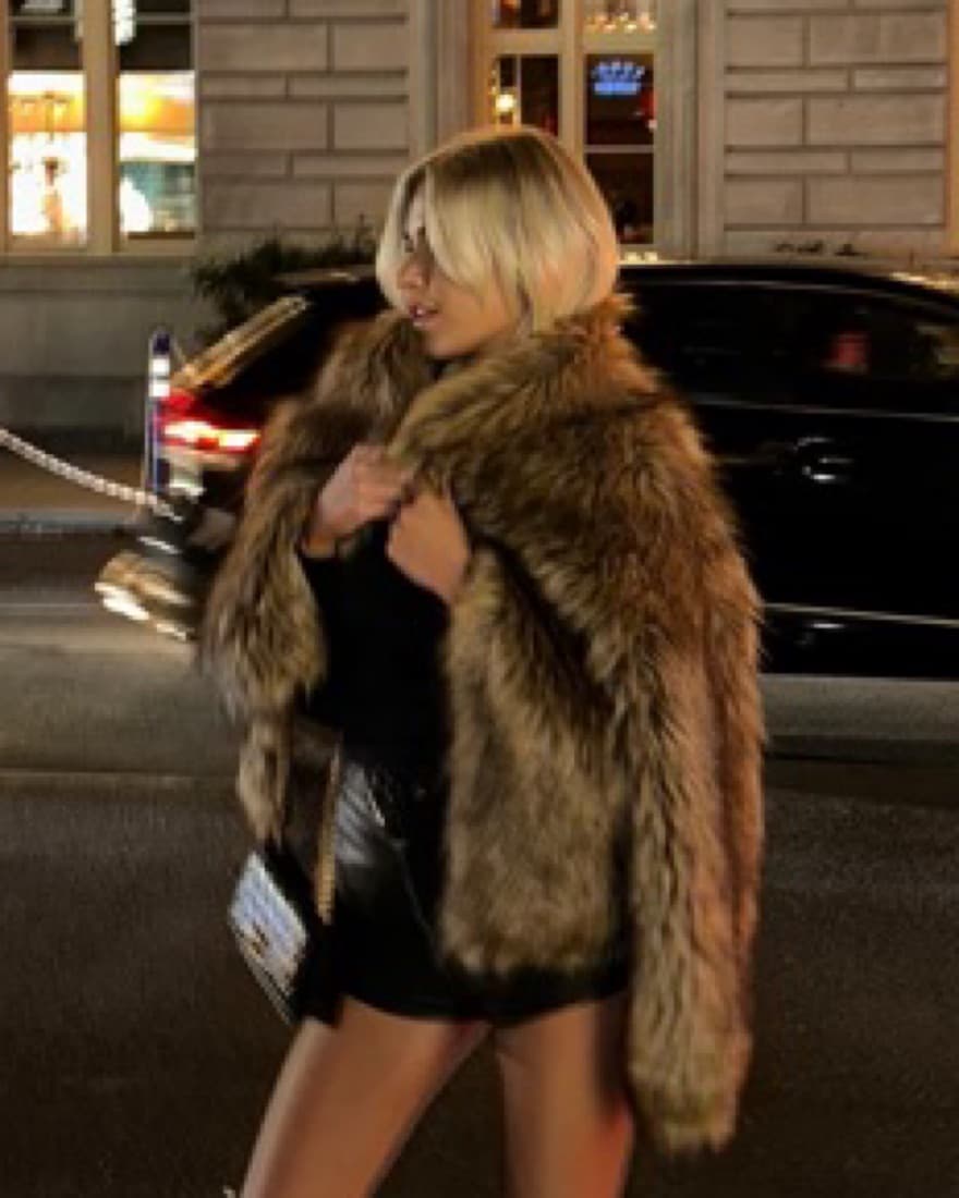 Perfect Fur Coat - Image 4