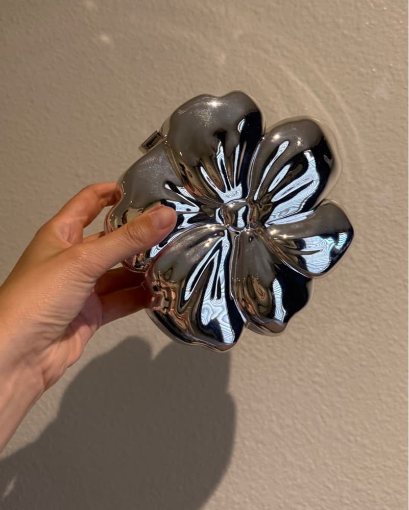 Viral Mango Metallic Flower Bag - Image 5