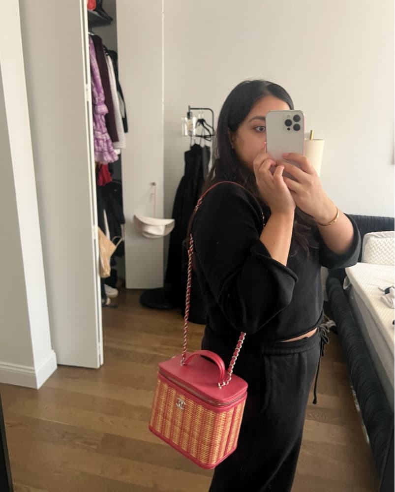 Elegant Woven Chanel Handbag - Image 2