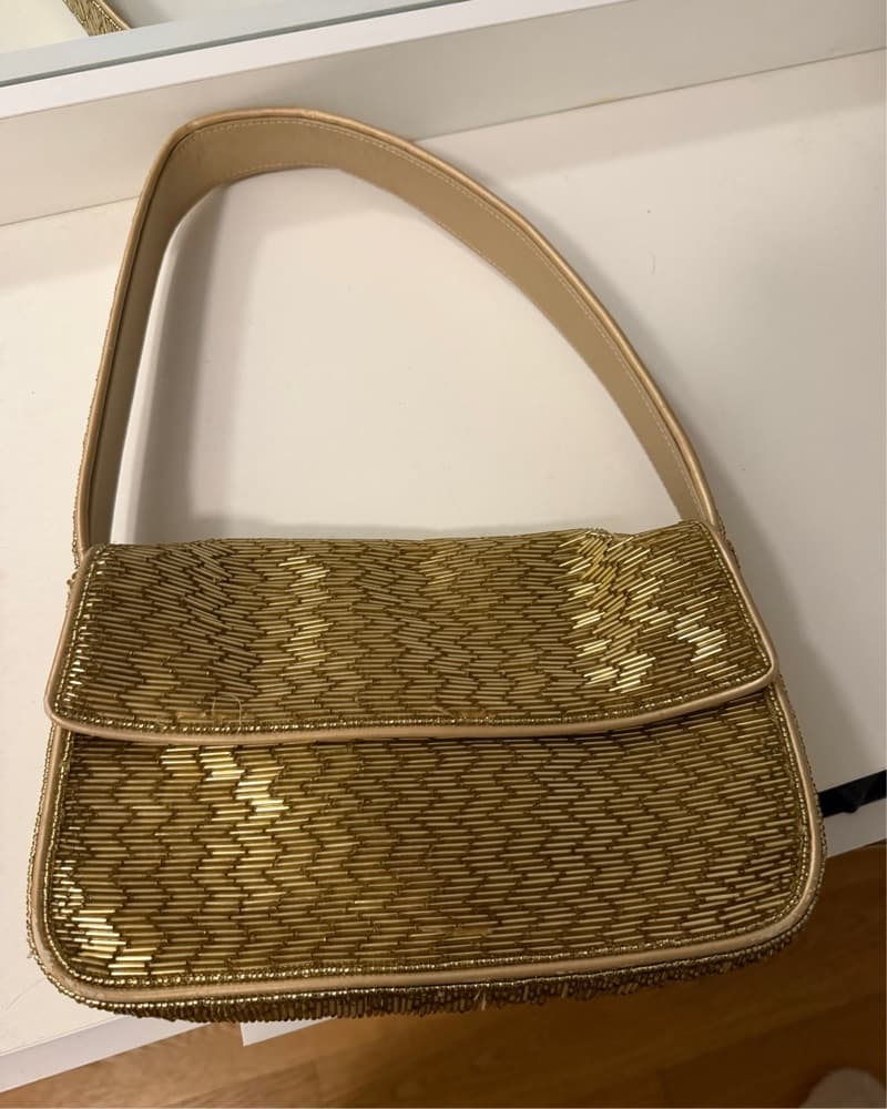 Elegant Gold Sequin Handbag - Image 2