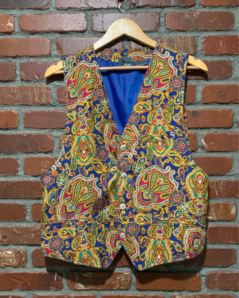 Vibrant Paisley Patterned Vest - Image 1