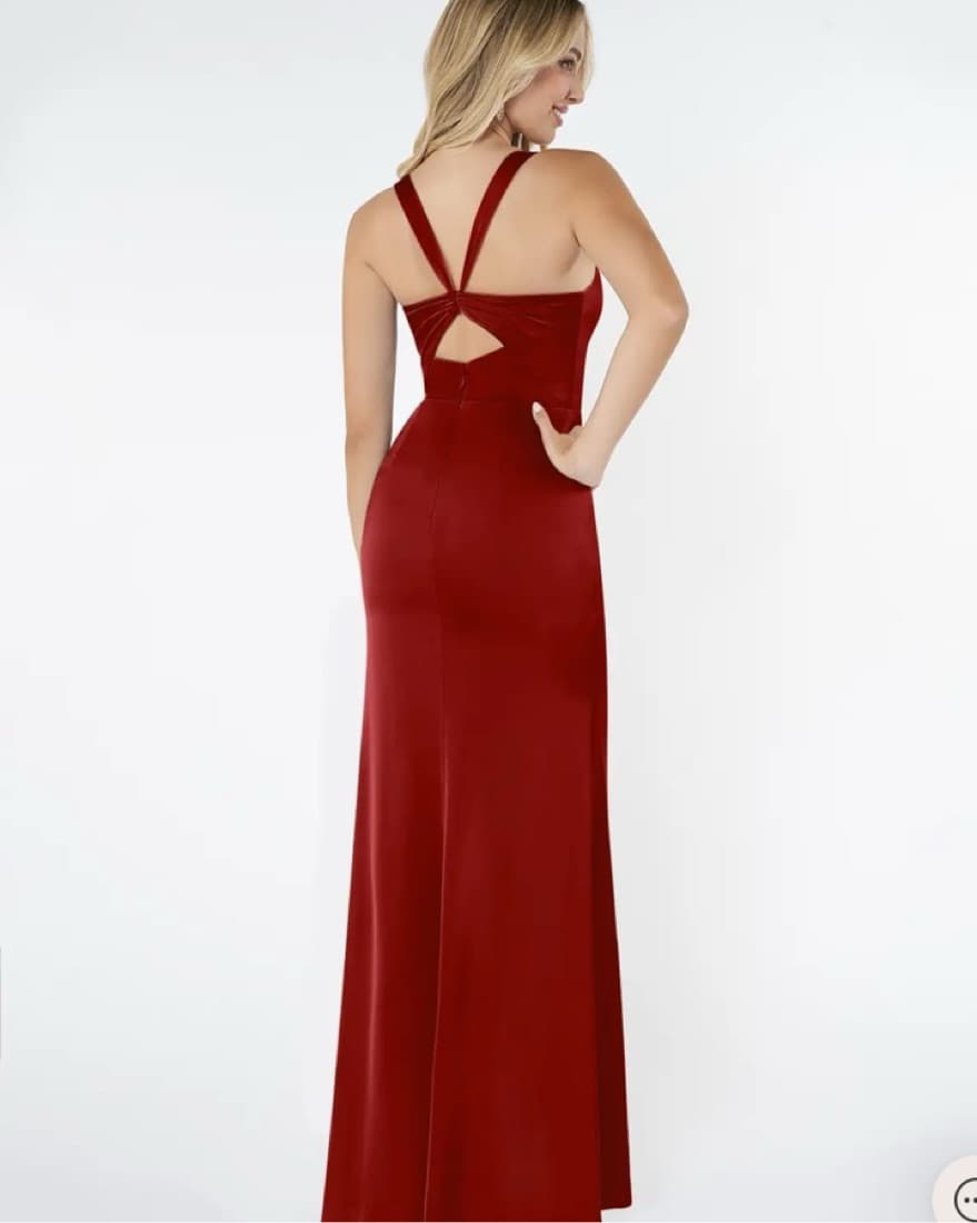 Stunning Burgundy Formal Gown - Image 2