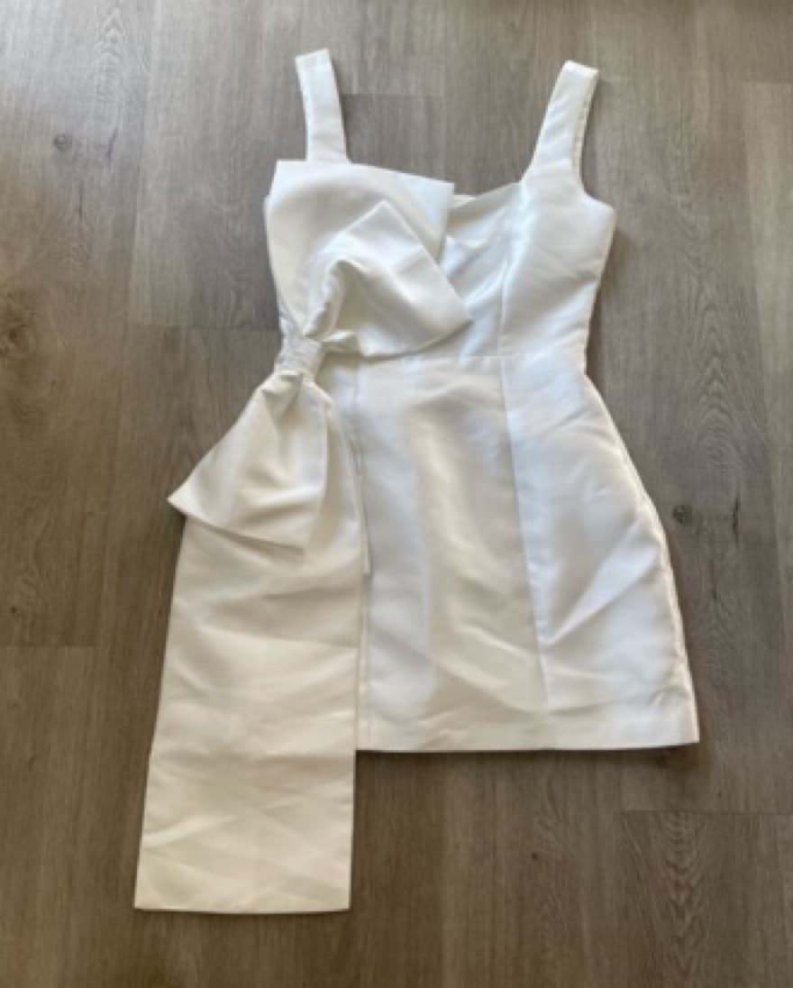 NWT Elliatt Corsage Bow Dress in White  - Image 3