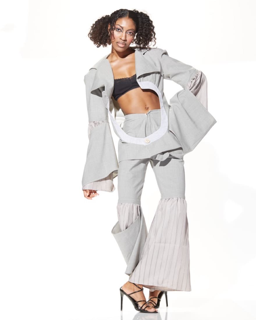 Decomstructed Suit With Visible Linings - Image 4