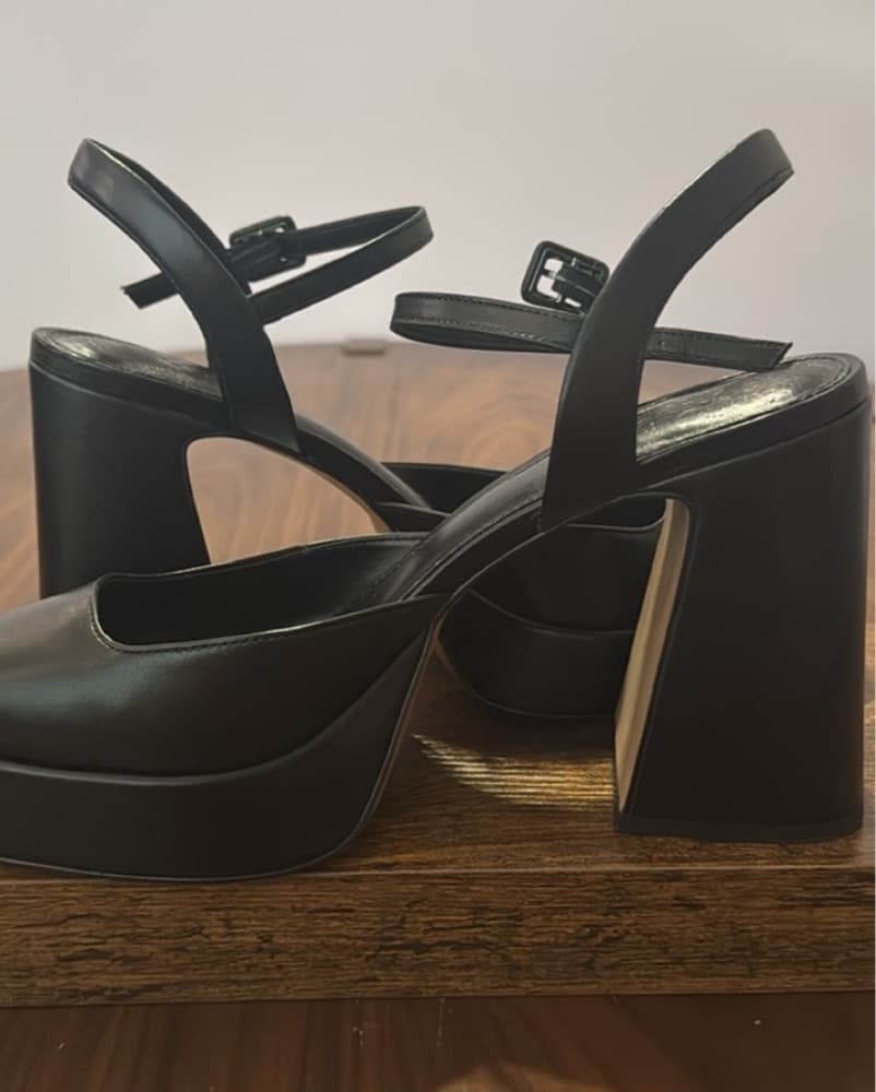Vince Camuto size 11 - Image 3
