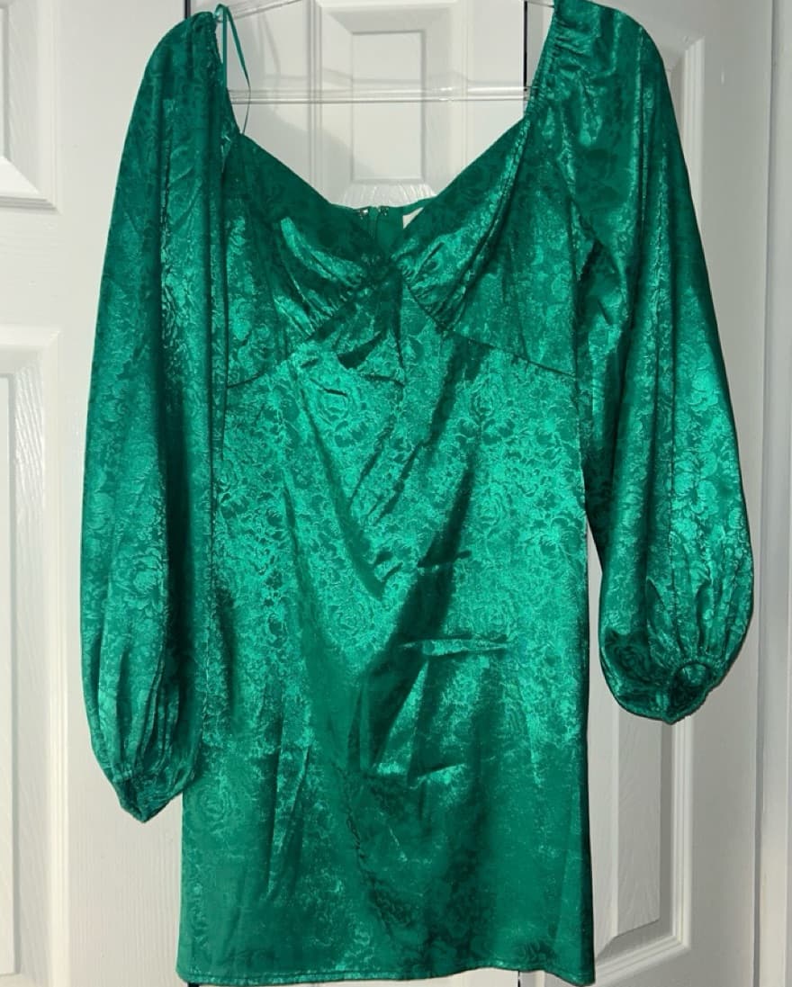 Vibrant Green Satin Ruched Dress - Image 3