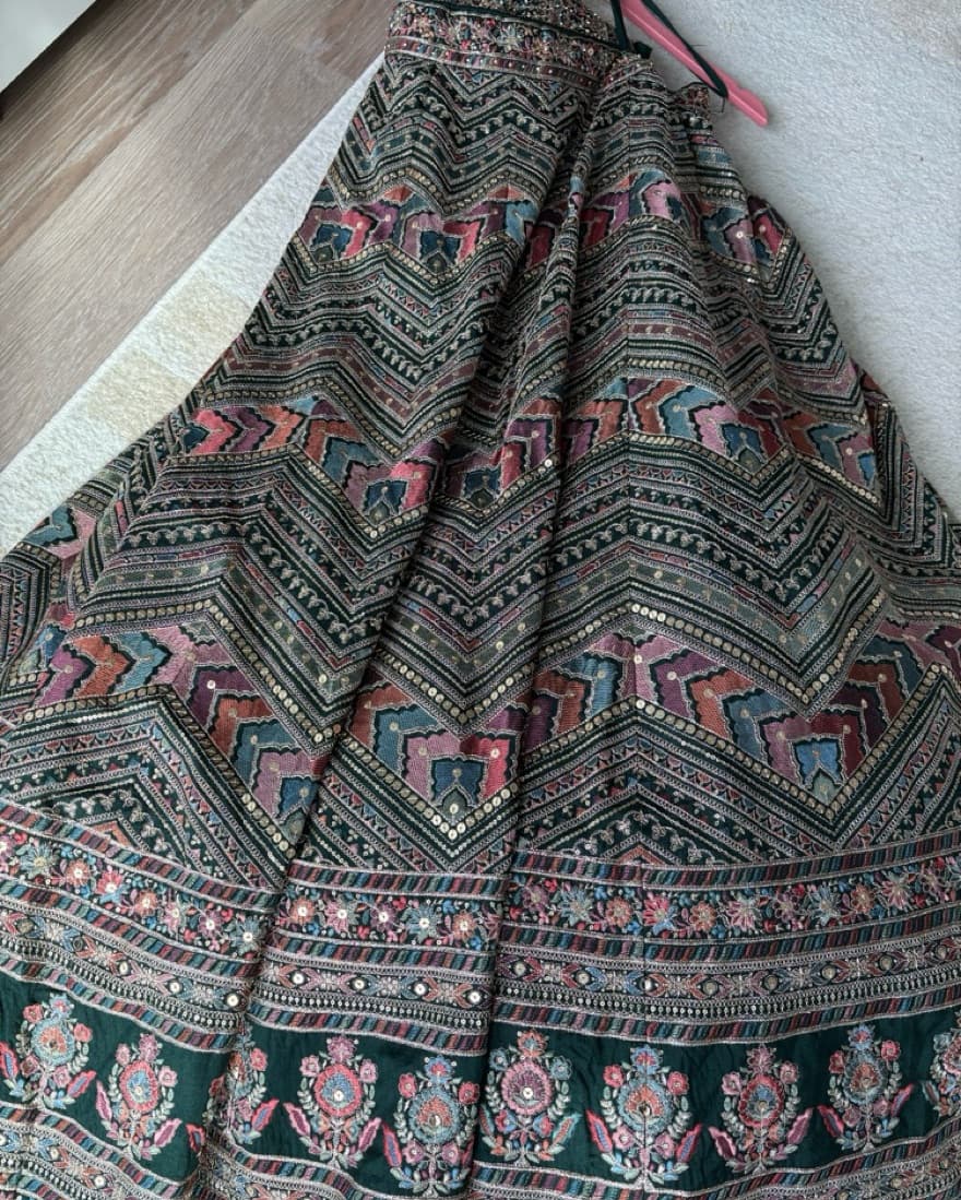 Wedding Asian Green & Gold Lehenga sari  - Image 3