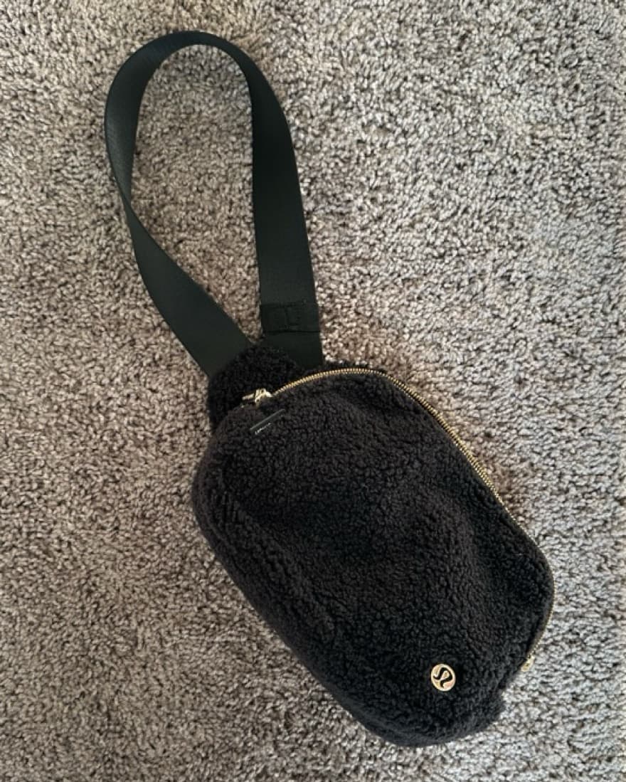Lululemon Black Fleece Belt Bag 2L - Image 2
