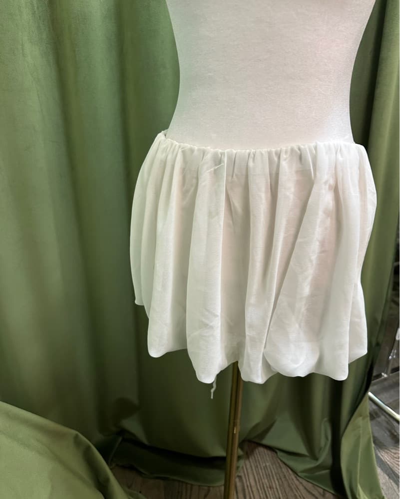 Feminine White Ruffle Skirt - Image 4