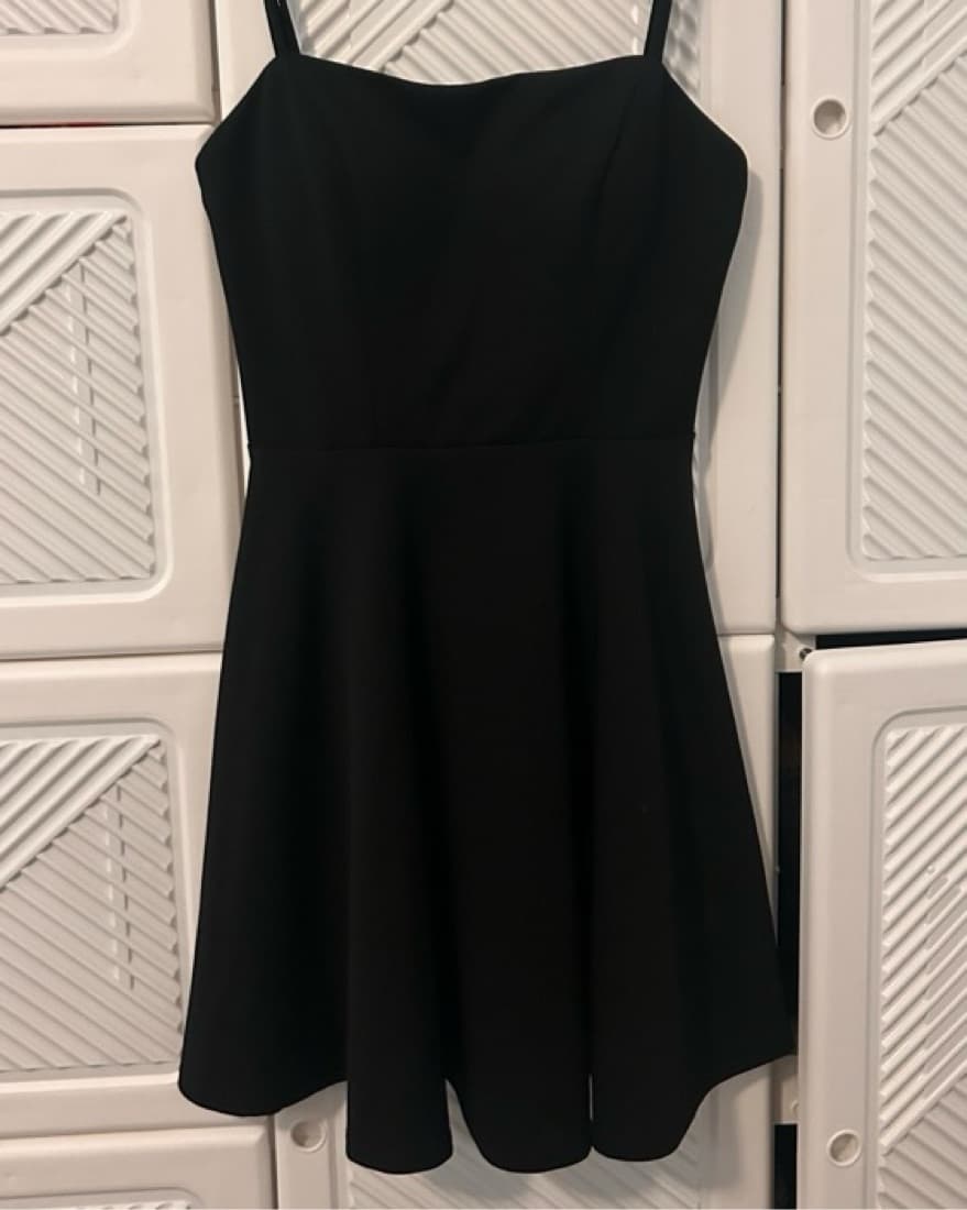 Sleek Black Cocktail Dress - Image 1