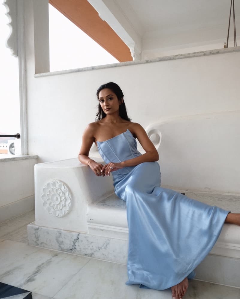 Elegant Strapless Satin Gown - Image 5
