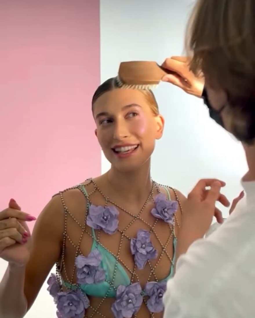 AsSeenOn Hailey Bieber Flower Chain  - Image 4