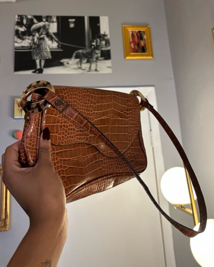 Chic Croc-Embossed Leather Shoulder Bag - Image 4