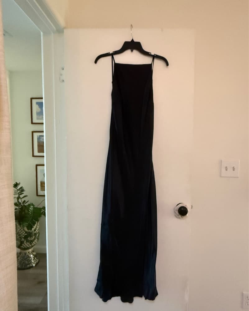 Elegant Black Evening Gown - Image 2