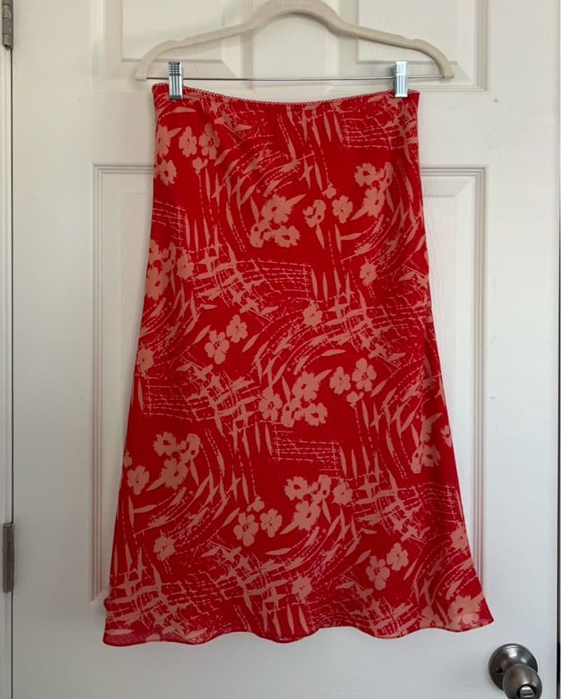 Red Skirt - Image 2