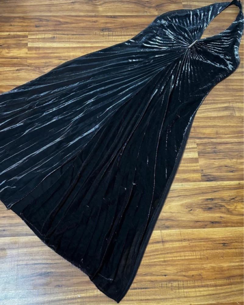 Slinky Black Evening Gown Silver Details - Image 4