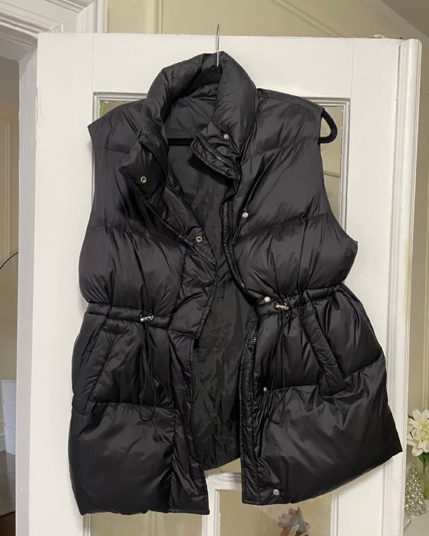 Chic Black Puffer Vest - Image 2