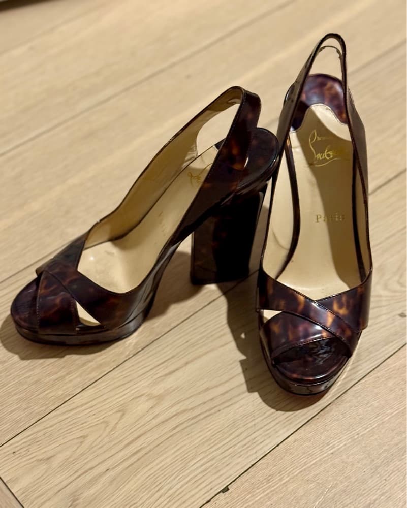 Chic Tortoiseshell Slingback Heels - Image 2