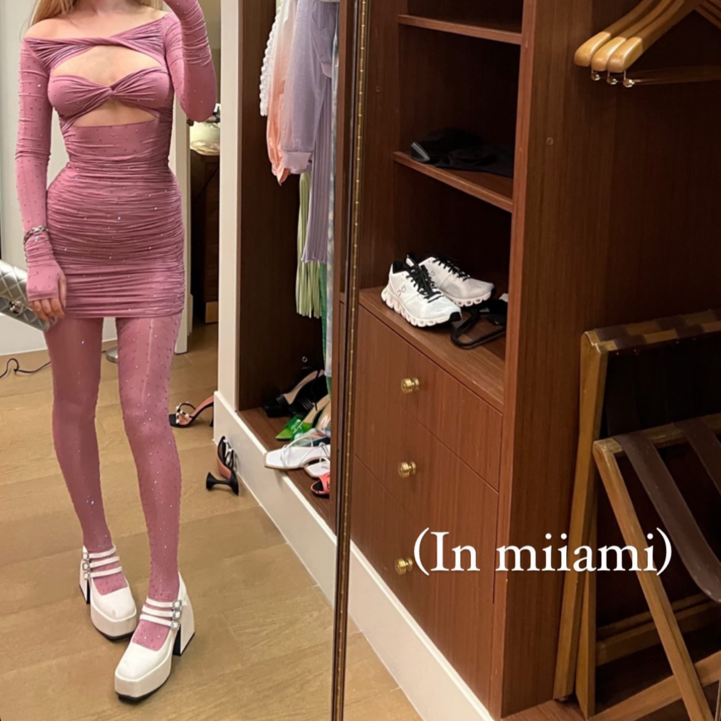Alex Perry Dress And Tights   - Image 2