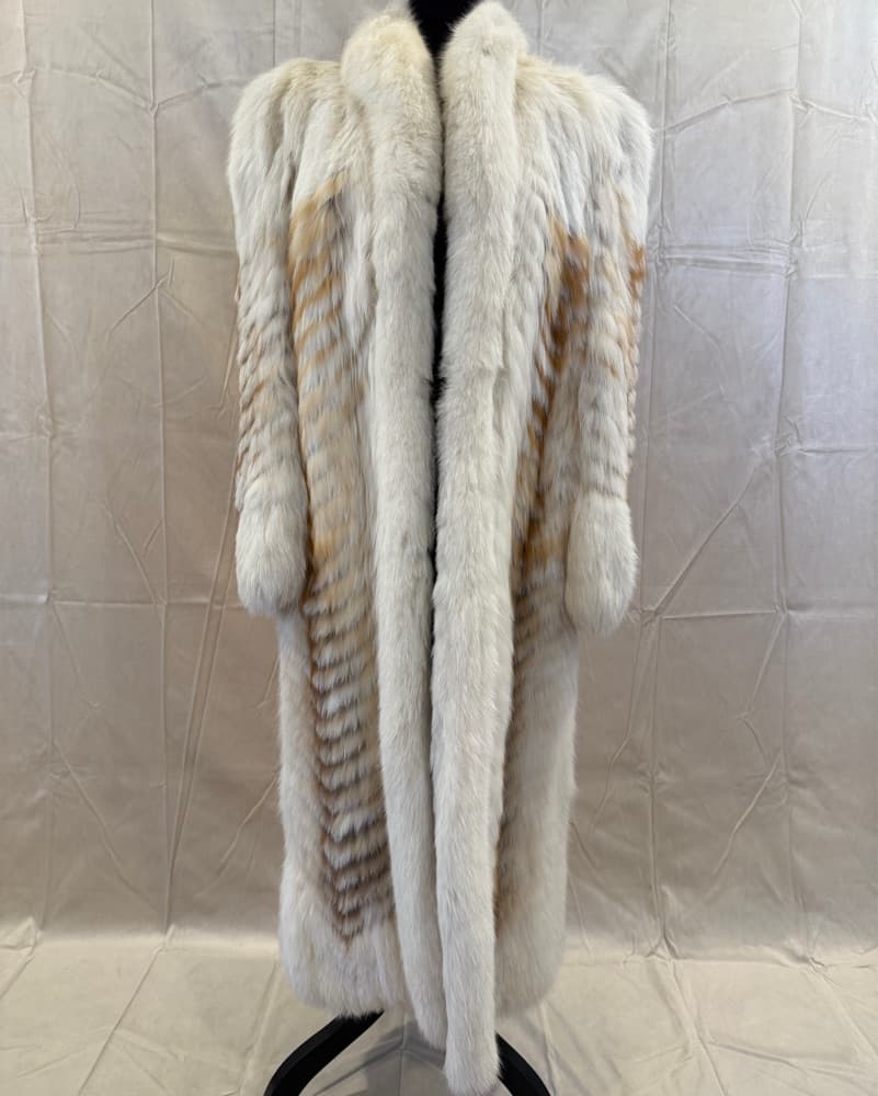 Luxurious Saga Fox Fur Coat  - Image 1