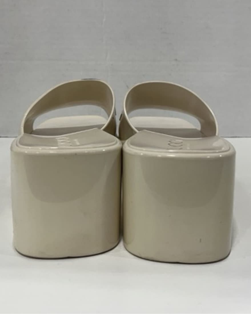 Gucci White Sandals - Image 3