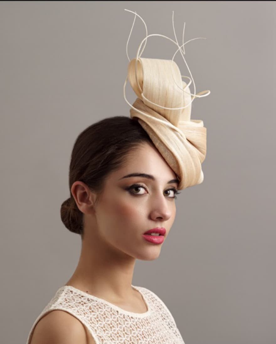 Tea party fascinator with feathers - Image 5