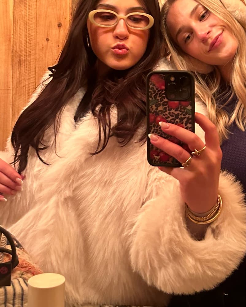 Luxurious White Faux Fur Coat - Image 2